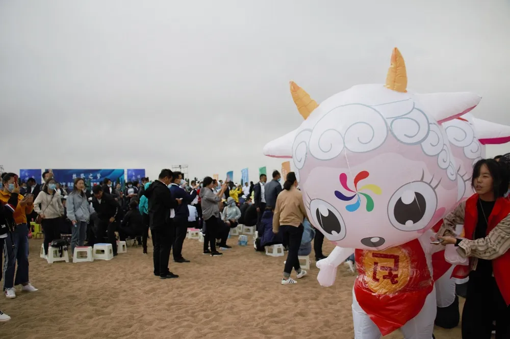 2020中国•民勤第三届沙漠雕塑国际创作营开幕