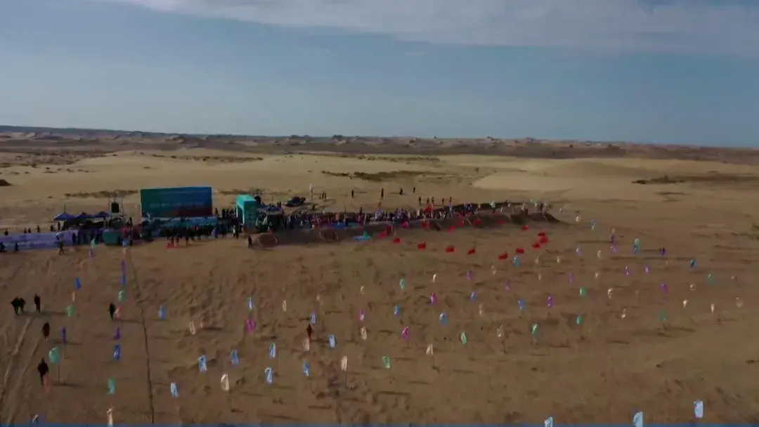 千名马拉松选手民勤挑战腾格里沙漠赛道